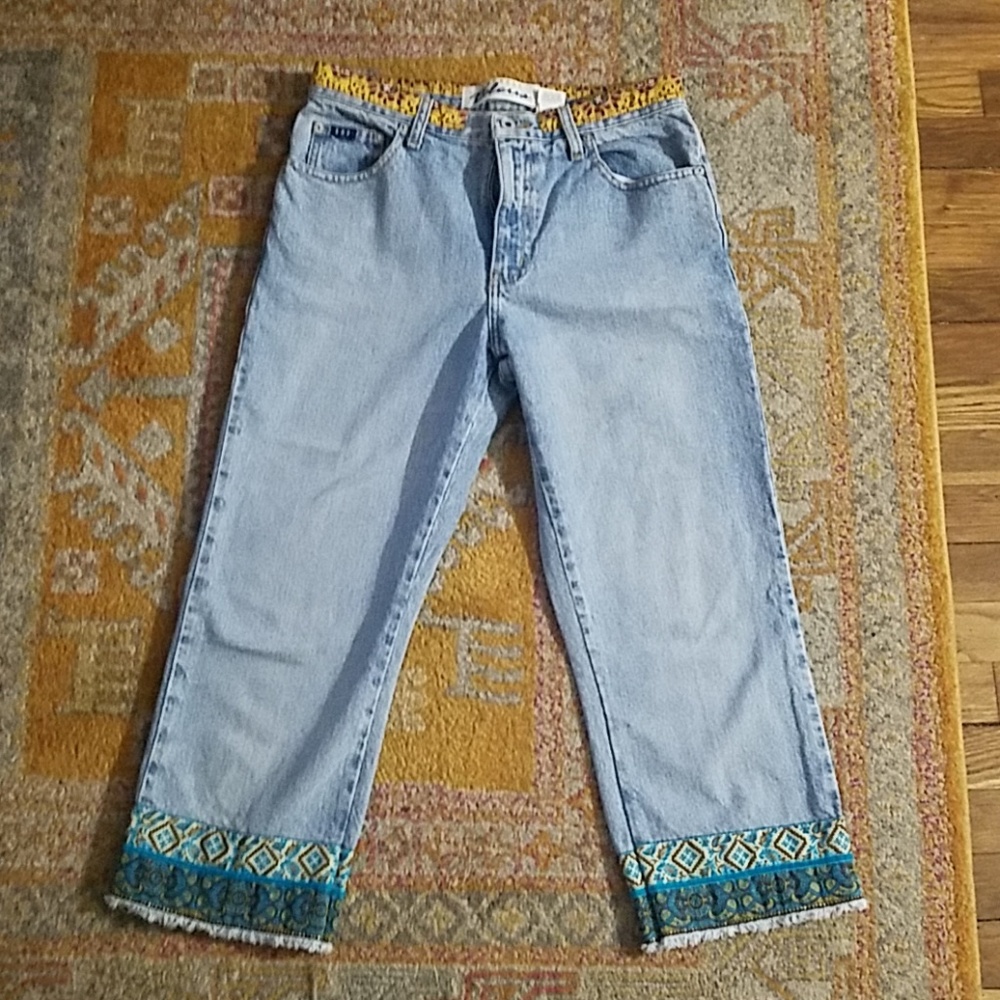 Mom jean with detail